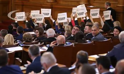Парламент Болгарии поддержал отправку Украине тяжелого оружия