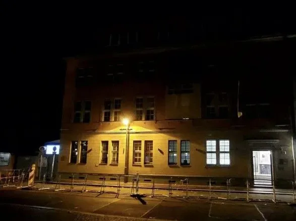 Увімкнуть після перемоги: посольство України у Німеччині вимикає вечірнє освітлення