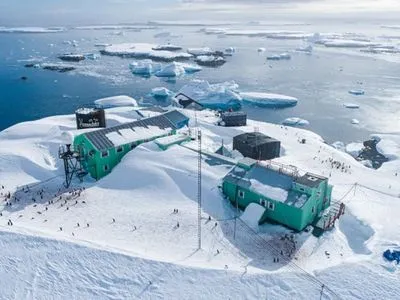 Новый рекорд: у станции украинских полярников насыпало почти 3,5 метра снега