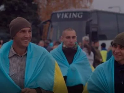 "Солнце, я дома, я в Украине…": из российского плена освободили 19 пограничников