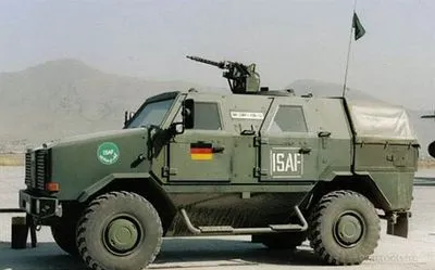 Германия передала Украине ракеты IRIS-T SLM и бронемашины Dingo