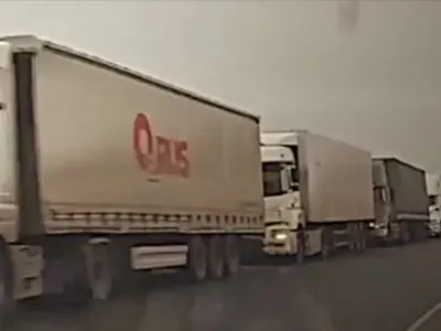Біля Маріуполя черга з вантажівок через зупинене сполучення із Кримським мостом - Андрющенко