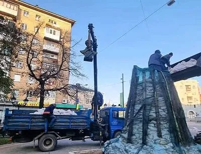 В Харькове снесли бюст Пушкина