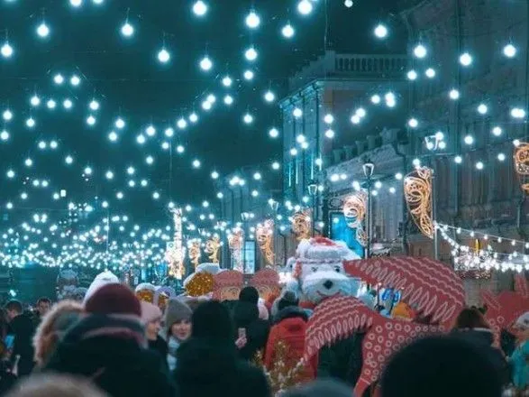В Киевской области запретили праздничные гирлянды и световые декорации