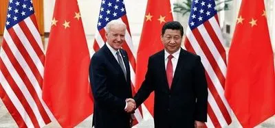 Напередодні очікуваної зустрічі Сі та Байдена Китай заявляє, що обидві країни мають працювати разом