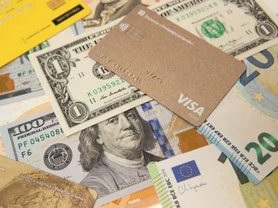Українці за місяць наростили валютні вклади у банках