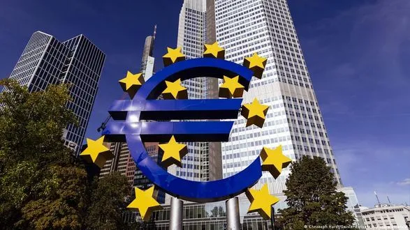 ЕС предупреждает о "тяжелых месяцах". Еврозоне грозит рецессия