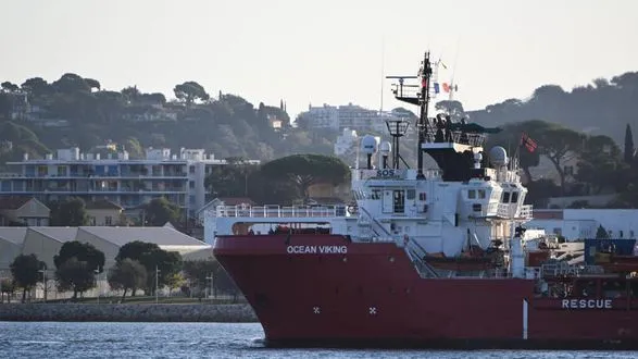 Франція прийняла корабель із мігрантами через скандал з Італією