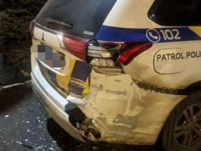 На трассе "Киев-Чоп" автомобиль наехал на военного