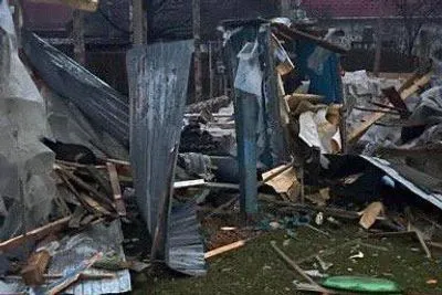 На Київщині російська ракета влучила в будинок, пошкоджено дах