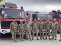 Вместе к победе! "АТБ" передала украинским защитникам еще 24 автомобиля специального назначения
