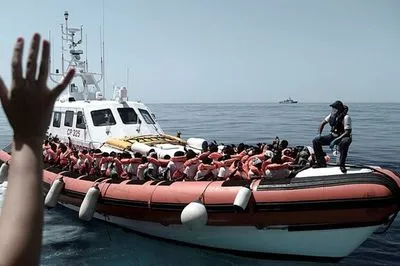Франция отказывается принимать десятки мигрантов, спасенных в Средиземном море