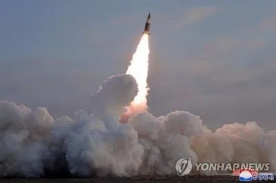 КНДР запустила балістичну ракету великої дальності у бік Японського моря