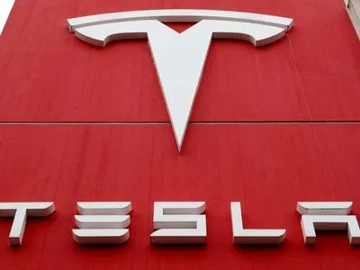 Tesla відкликає понад 321 000 автомобілів у США