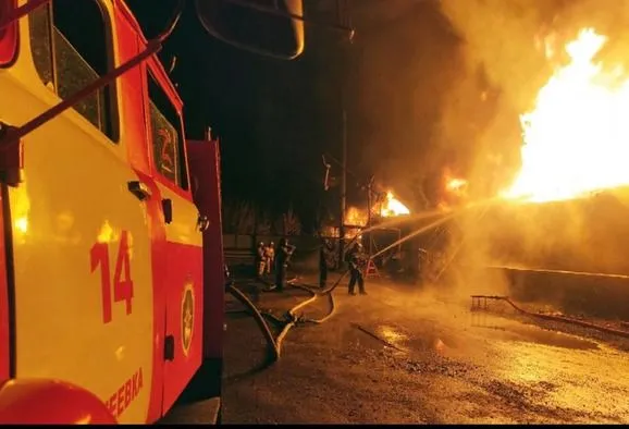 В оккупированной Макеевке ночью произошел "хлопок" на нефтебазе: показали видео