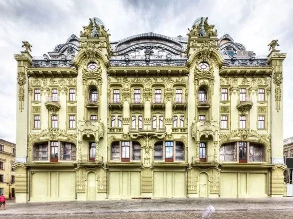 Не только "российская императрица": на десятом месяце войны в центре Одессы стоит "Большая Московская гостиница"