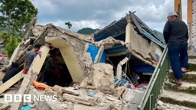 Число погибших в результате землетрясения в Индонезии выросло до 268 человек, большинство из них дети