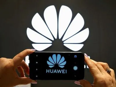США вводять заборону на імпорт продукції компаній ZTE та Huawei з КНР