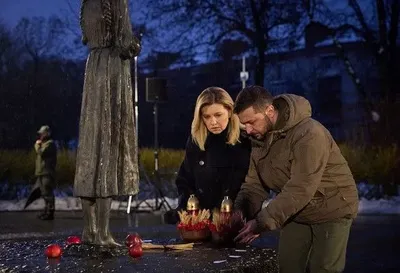 Зеленский с супругой почтил память жертв голодоморов в Украине. К церемонии присоединились премьеры Бельгии и Литвы