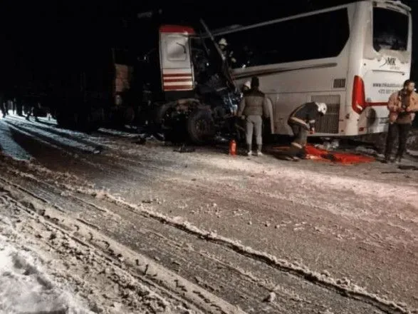 Автобус с украинскими военными попал в ДТП в Латвии: есть пострадавшие