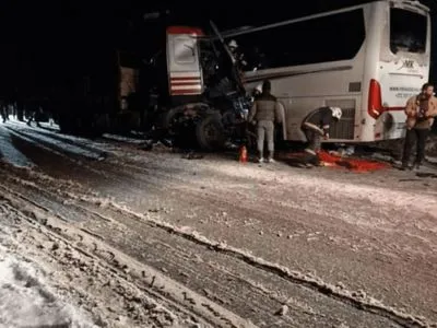 Автобус з українськими військовими потрапив у ДТП у Латвії: є постраждалі