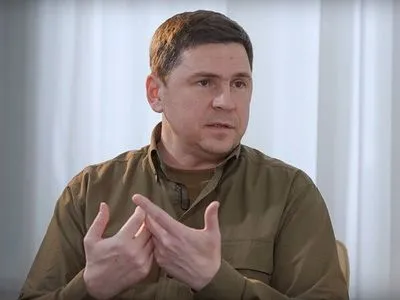"Жодна промова не скаже більше, ніж дія": Подоляк закликав передати Україні Patriot, F-16 або Leopard