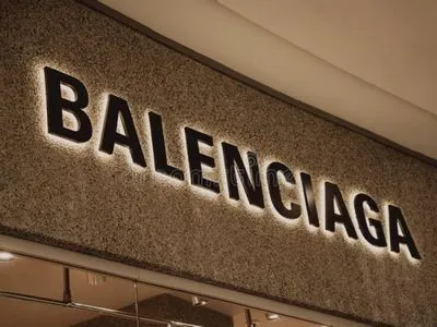 Balenciaga судиться з продюсерською компанією на 25 млн доларів через скандальну рекламу
