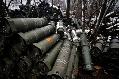 Болгарія не передаватиме танки Україні: натомість відправить боєприпаси та стрілецьку зброю
