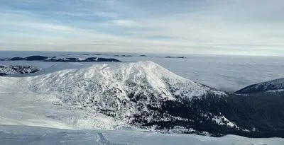 Туристів просять не ходити в гори: у Карпатах загроза лавин