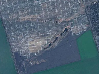 В оккупированном Мариуполе растет количество могил: спутниковые снимки