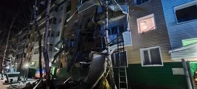 В нижневартовске из-за взрыва газа обрушились два этажа дома, есть жертвы