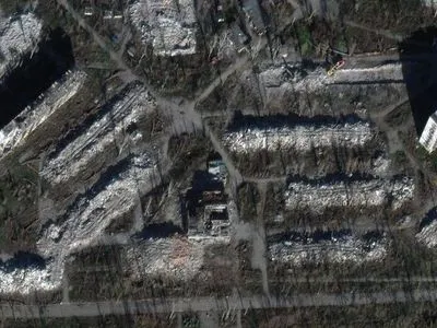 россияне массово сносят многоэтажки в Мариуполе: спутниковые снимки