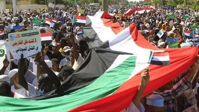 Суданские военные и гражданские группы подписали соглашение о прекращении кризиса