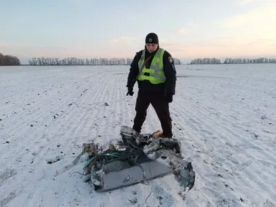 На одном из полей Киевской области обнаружили обломки сбитой вражеской ракеты