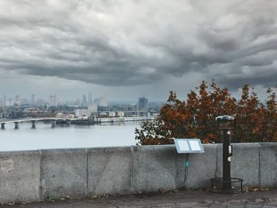 Теплее обычного: климатологи подвели итоги осени в Киеве