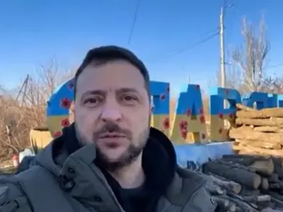 Зеленский на Донбассе записал видеопоздравление ВСУ
