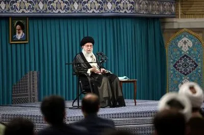 Сестра лідера Ірану засудила його правління та закликала гвардійців роззброїтися