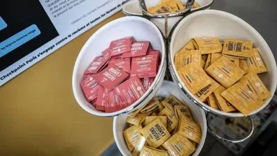 Франція зробить презервативи безкоштовними в аптеках для осіб віком 18-25 років