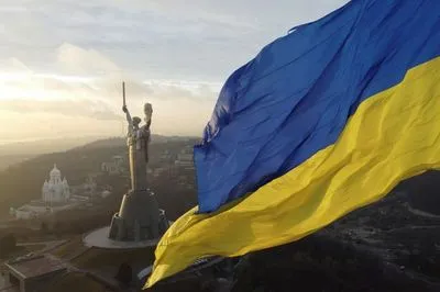 Вперше за роки незалежності побільшало українців, які вважають, що є загальновизнанні норми - опитування