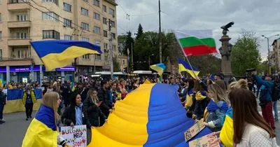 Проживают незащищенные люди: правительство Болгарии призывают обеспечить украинцев питанием