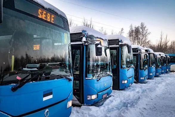 estoniya-peredala-ukrayini-11-avtobusiv-z-generatorami-ta-energoobladnannyam