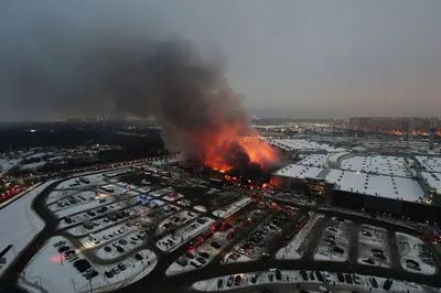 Причиною масштабної пожежі у московському ТЦ могли стати зварювальні роботи - росЗМІ