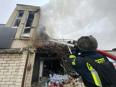 Армия рф снова ударила по Херсону: поврежден жилой дом и ЛЭП