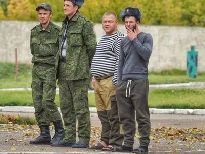 У рф планують "підтримати бойовий дух" мобілізованих на війну в Україні баянами та балалайками