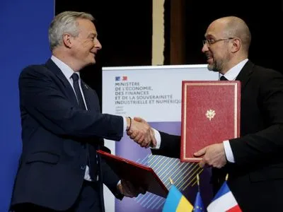Мости, рейки та відновлення електромереж: які важливі угоди уклала Україна у Франції