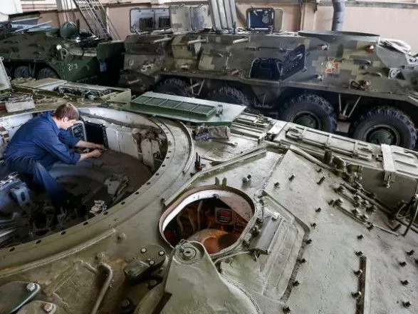 В Чехии хотят трудоустроить больше украинцев на оружейные заводы