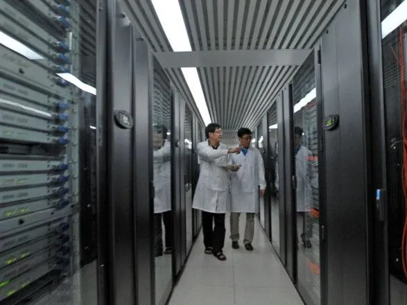 Уряд Китаю заборонив постачання в росію процесорів Loongson