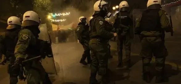 tisyachi-zhiteliv-gretsiyi-protestuyut-proti-smerti-tsiganskogo-pidlitka-zastrelenogo-politsiyeyu