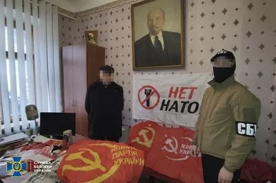 СБУ провела обшуки у представників заборонених партій: знайшли зброю, георгіївські стрічки та російські прапори