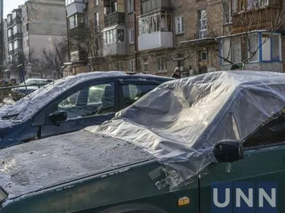 Окупанти зранку вдарили дронами по Києву: фоторепортаж з місця подій